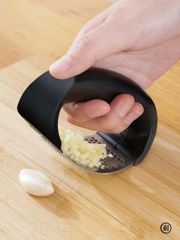 Stainless Steel Garlic Press: Effortless Crushing, Instant Flavor.
