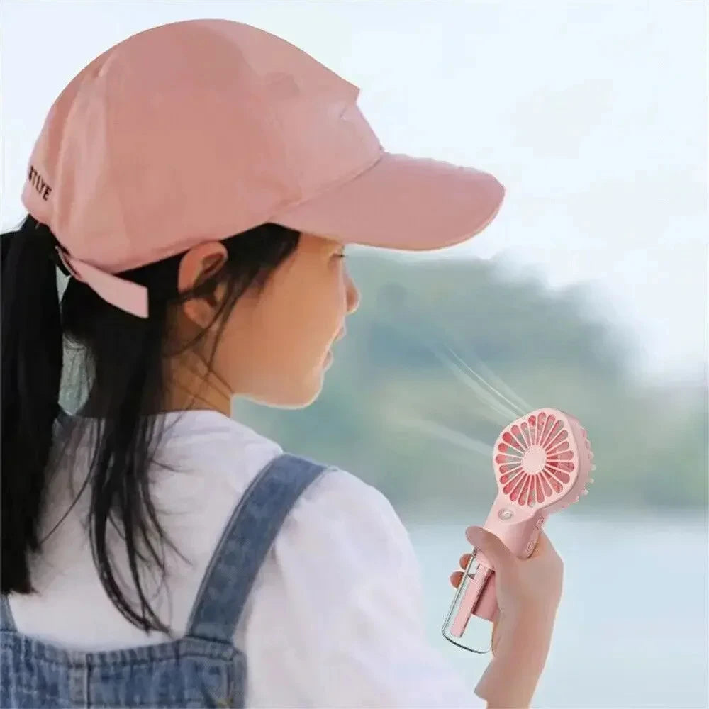 Portable Mist Fan: Your Personal Cool Down, Anywhere.