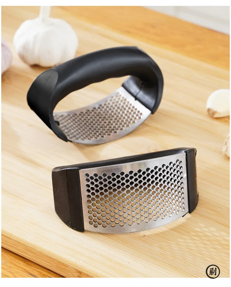 Stainless Steel Garlic Press: Effortless Crushing, Instant Flavor.